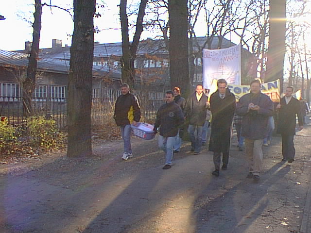 Demo zum Arbeitsgericht 10.12.2003